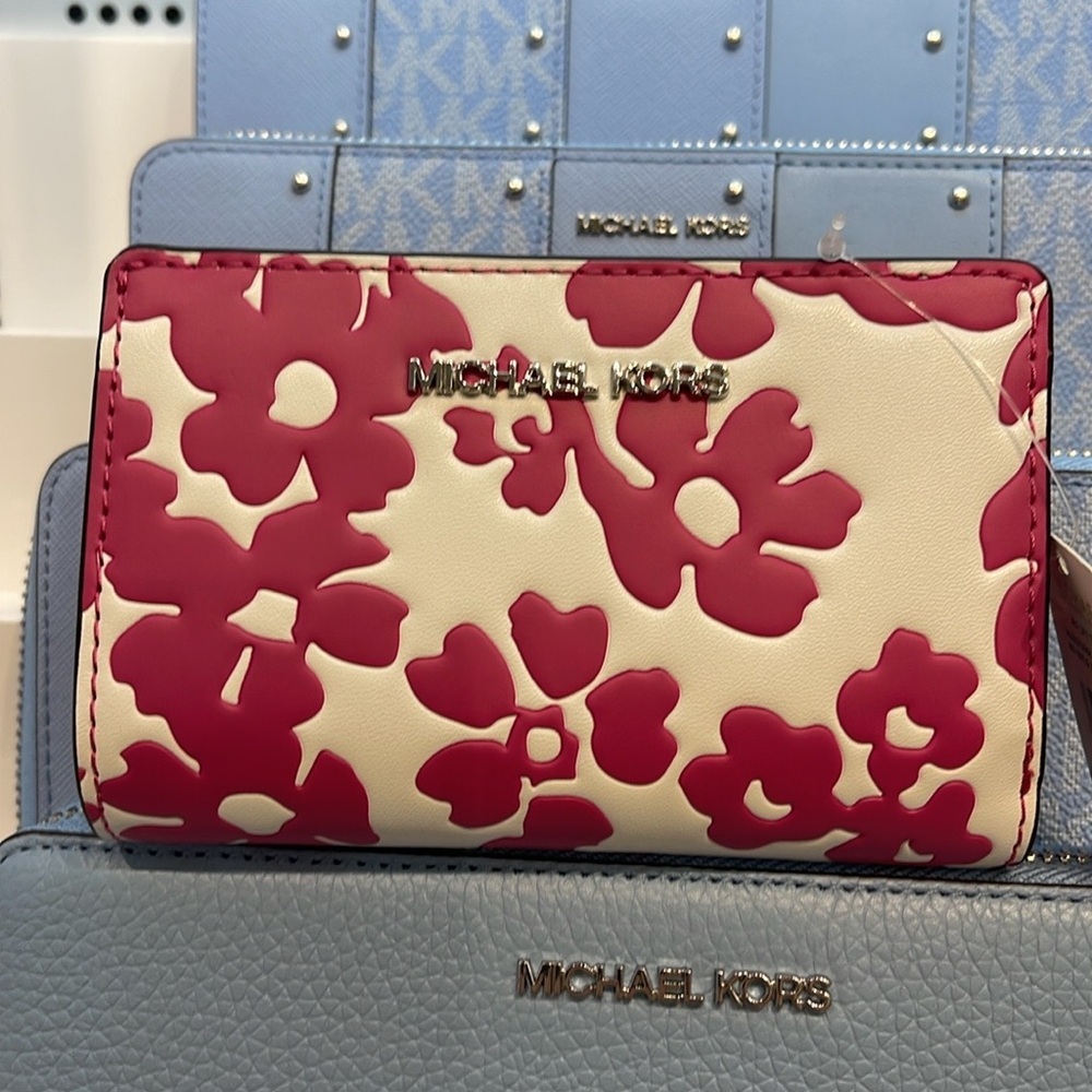 Michael Kors Jet Set Medium Floral Print Bi-Fold Wallet
Dragonfruit
NWT - Picture 3 of 16